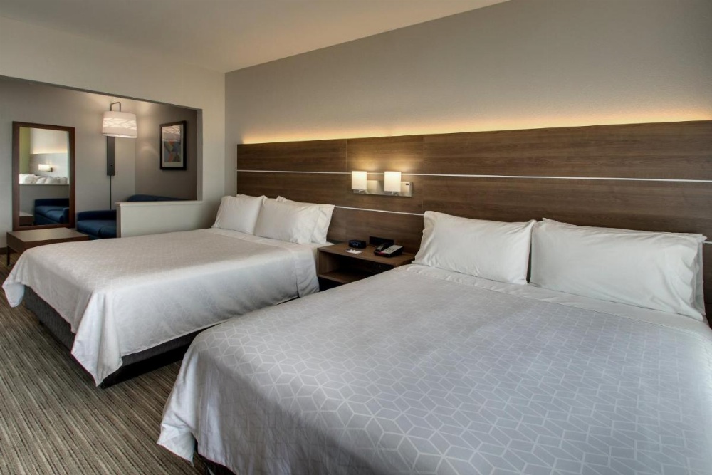 Holiday Inn Express Hotel & Suites Waukegan/Gurnee