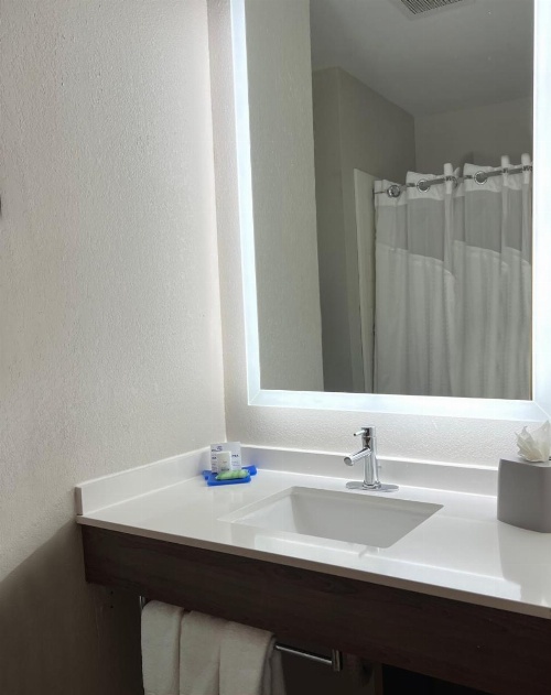 Holiday Inn Express Hotel & Suites Waukegan/Gurnee image 32