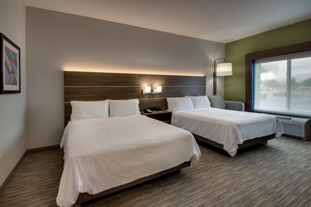 Holiday Inn Express Hotel & Suites Waukegan/Gurnee