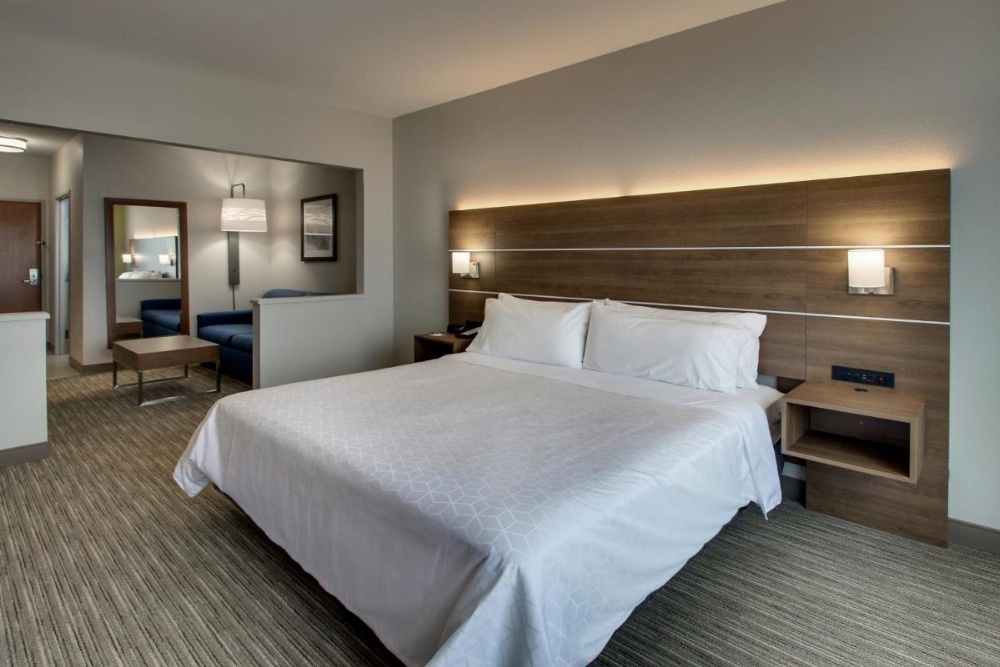 Holiday Inn Express Hotel & Suites Waukegan/Gurnee