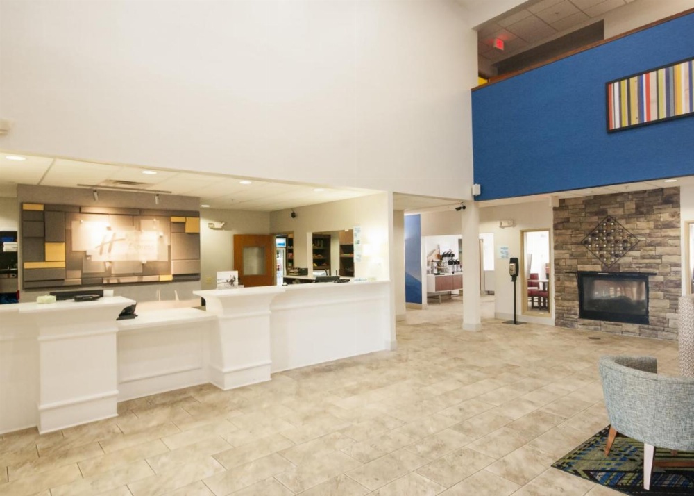 Holiday Inn Express Hotel & Suites Waukegan/Gurnee